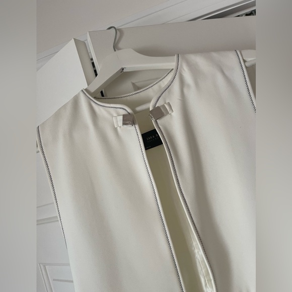 Zara Sleeveless Vest - Picture 3 of 3